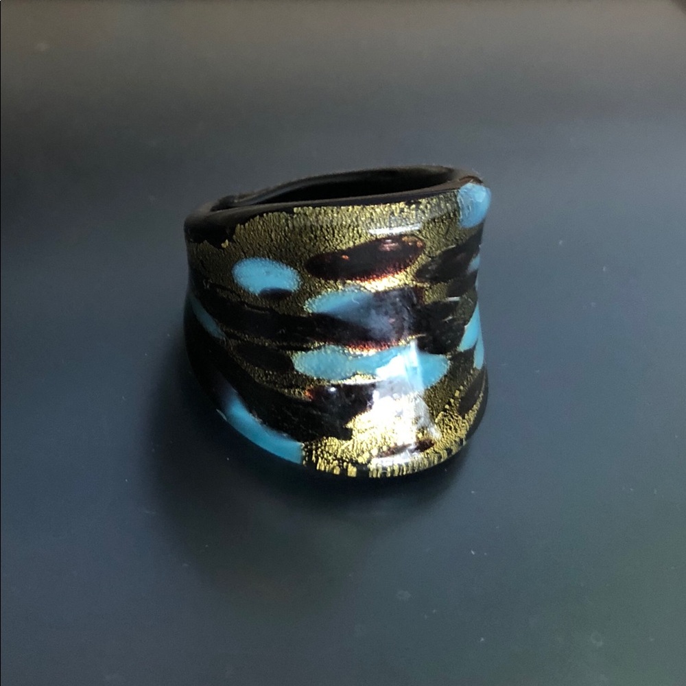 Beautiful glass ring! Size 7.